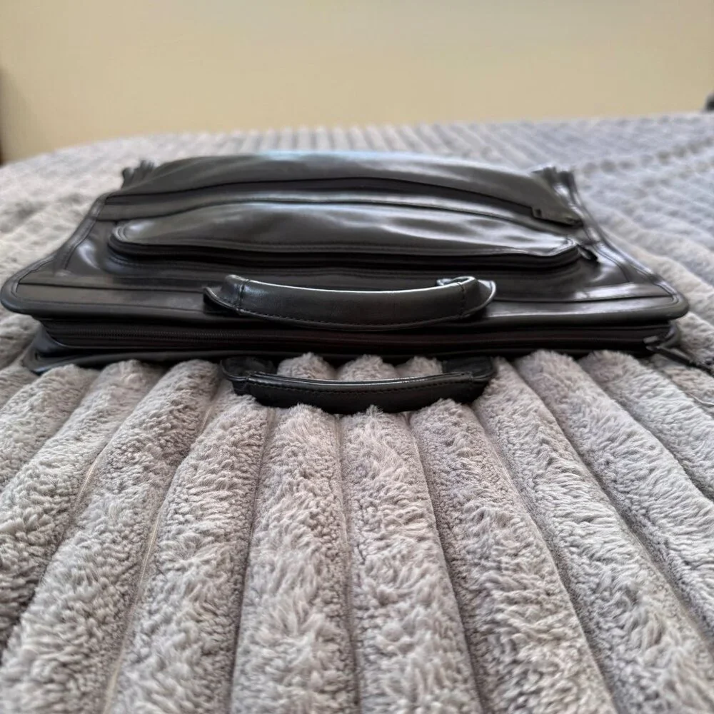 Vintage Tumi Black Leather Expandable Computer Bag/Briefcase *Missing Strap*